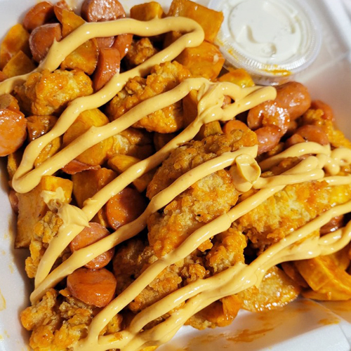 Salchipapas con boneless